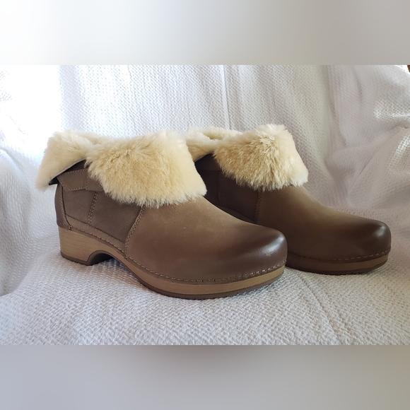 Taupe Dansko Bessie Clog Boot Shearling Fur Ankle Bootie Burnished Boho 36 37 38 - Picture 11 of 15